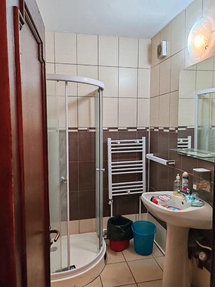 Apartament cu 4 camere semidecomandat în Central