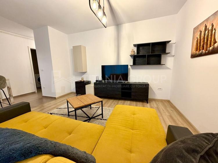 Apartament cu 2 camere semidecomandat, mobilat în Tractorul