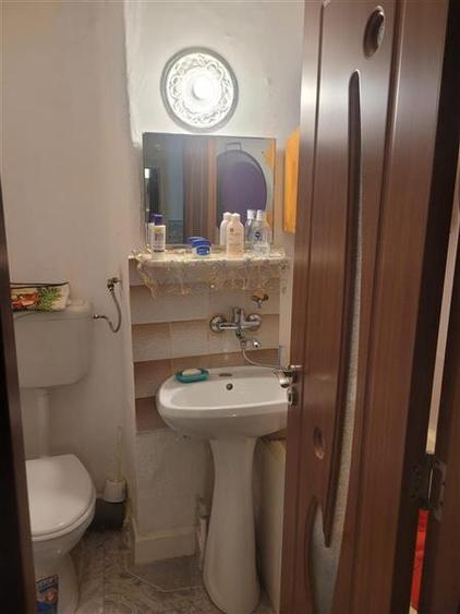 Apartament cu 3 camere nedecomandat în 9 Mai