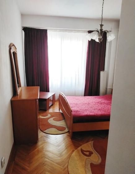 Apartament cu 3 camere decomandat, mobilat în Nerva Traian