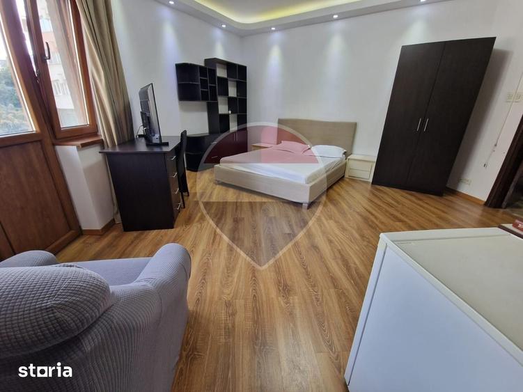 Garsonieră decomandată în Romană