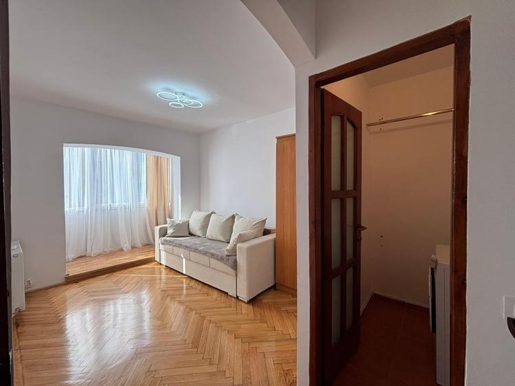 Apartament cu 3 camere decomandat, mobilat în Vasile Aaron