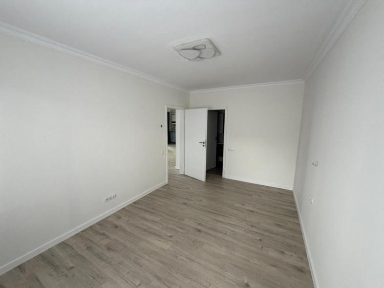 Apartament cu 4 camere decomandat în Florești
