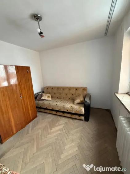 Apartament cu 3 camere decomandat în Calea București