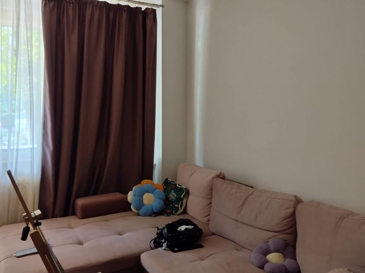 Apartament cu 3 camere semidecomandat în Calea București
