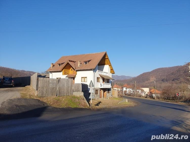 Casă cu 7 camere cu Teren 1362 Mp în Malu cu Flori