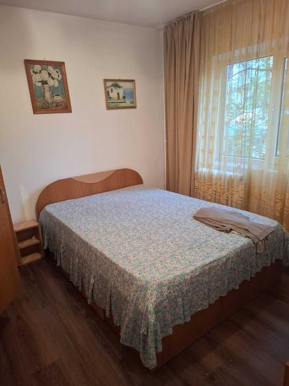 Apartament cu 3 camere decomandat în Exterior Vest