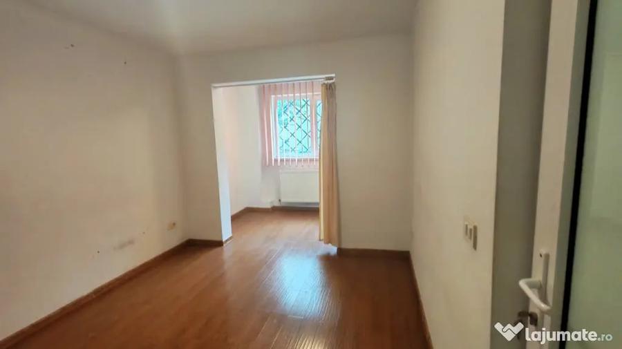 Spațiu comercial, de 85 mp, în Central