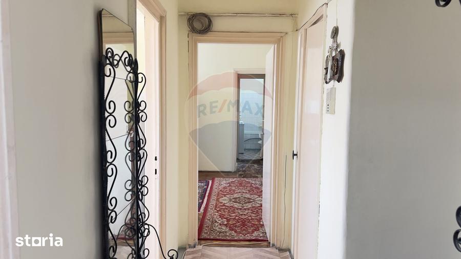 Apartament cu 3 camere semidecomandat în Podgoria