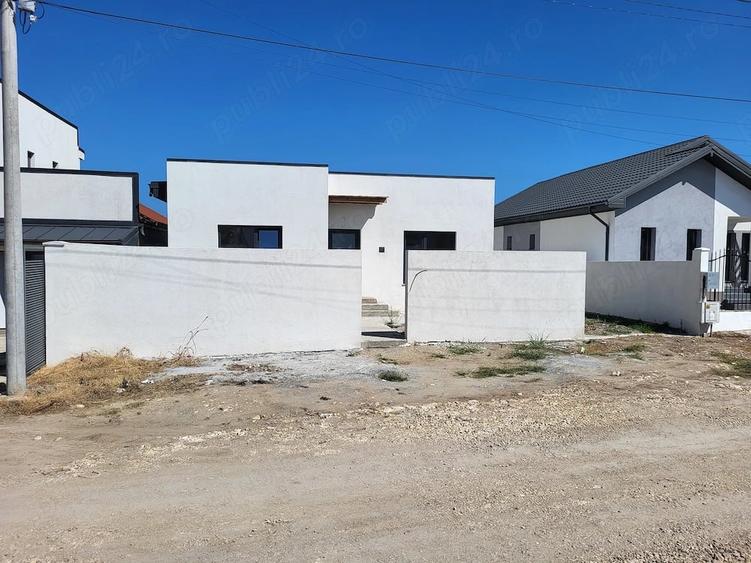 Casă cu 4 camere cu Teren 373 Mp în Agigea