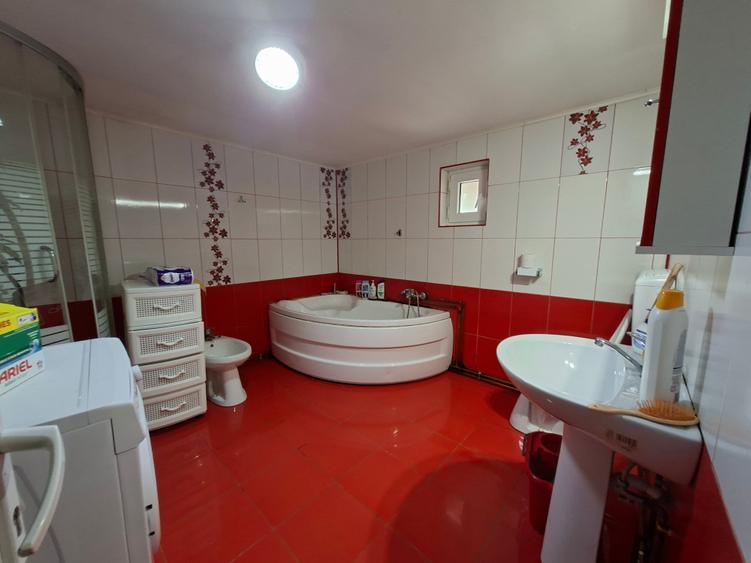 Casă individuală cu 3 camere cu Canalizare în Lăpușnic