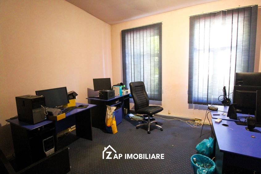 Casă individuală cu 3 camere cu Canalizare în Central