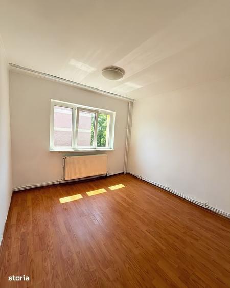 Apartament cu 3 camere decomandat în Lăpuș
