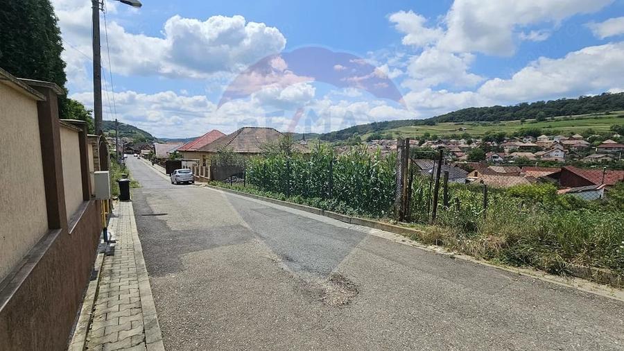 Teren de 1103 mp, în Sud
