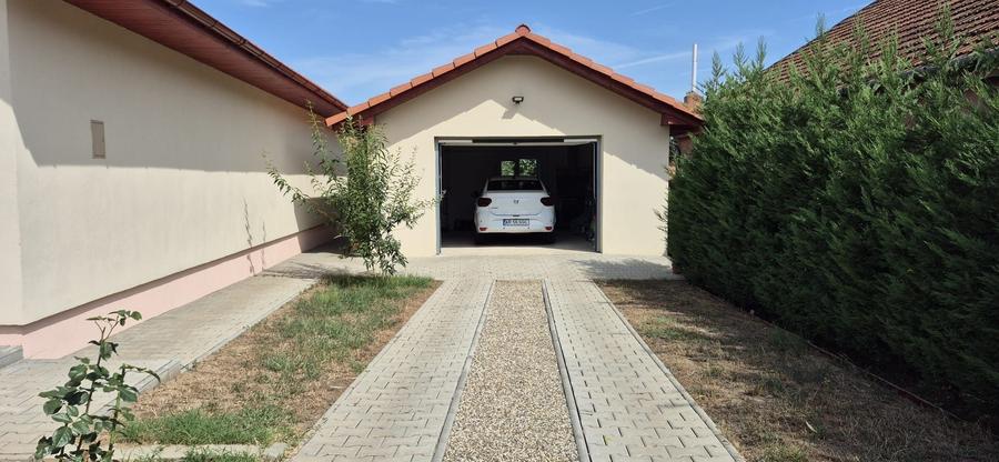 Casă cu 3 camere în Bodrogu Nou