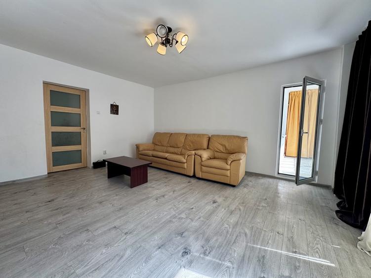 Apartament cu 3 camere decomandat, mobilat în Nerva Traian