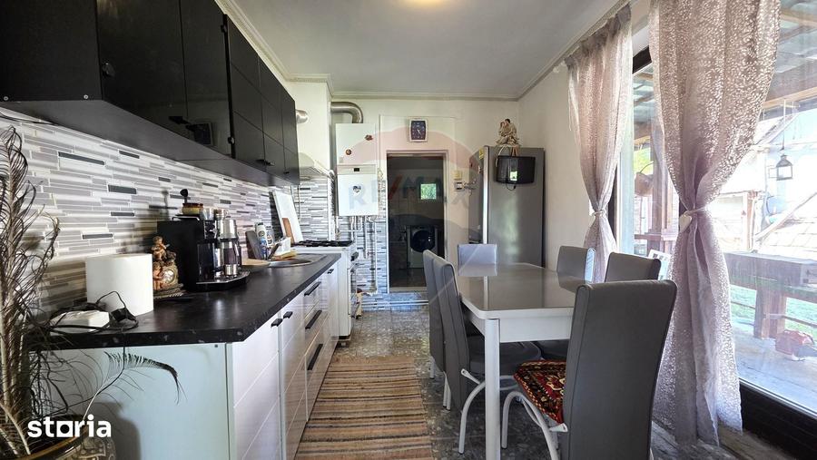 Casă cu 3 camere cu Teren 5800 Mp în Central
