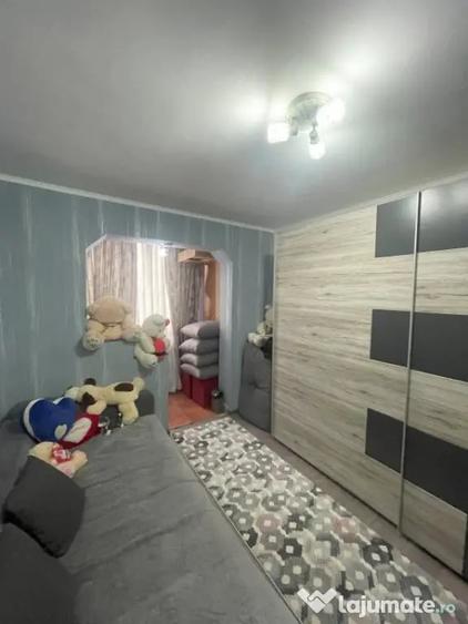 Apartament cu 2 camere semidecomandat, mobilat în Hotvon