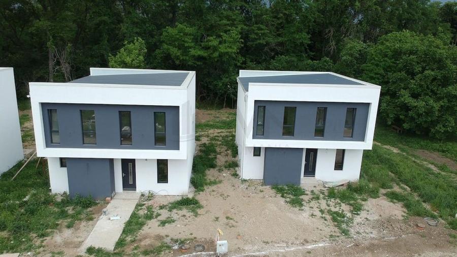Casă individuală cu 5 camere cu Canalizare în Bucov