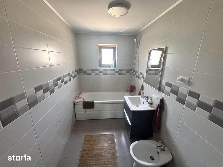 Casă cu 5 camere cu Teren 560 Mp în Valea Lupului