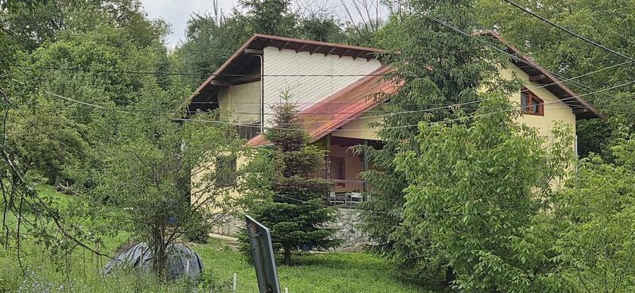 Casă cu 5 camere cu Teren 2200 Mp în Provița de Sus