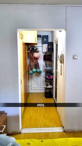 Apartament cu 3 camere semidecomandat în Exterior Est