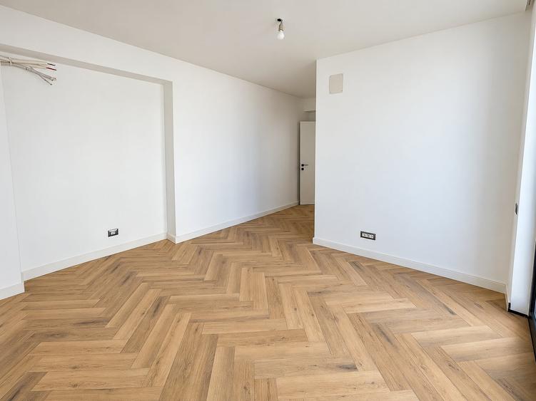 Apartament cu 3 camere semidecomandat în Pipera