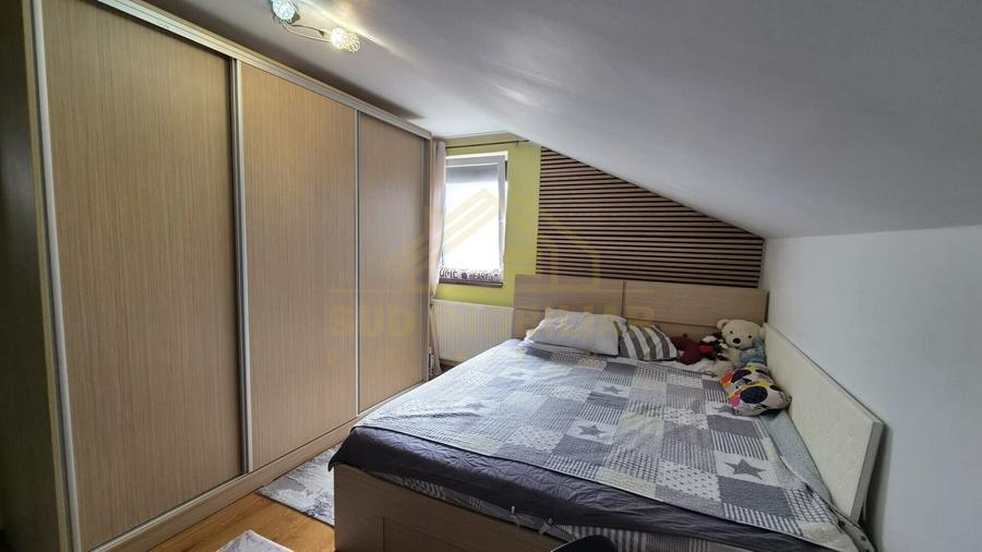 Apartament cu 3 camere semidecomandat, mobilat în Central