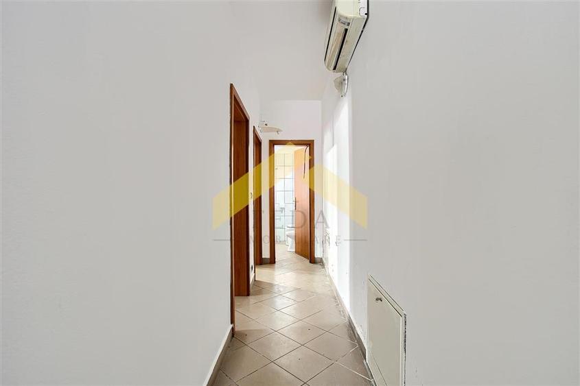 Apartament cu 3 camere semidecomandat în Galșa