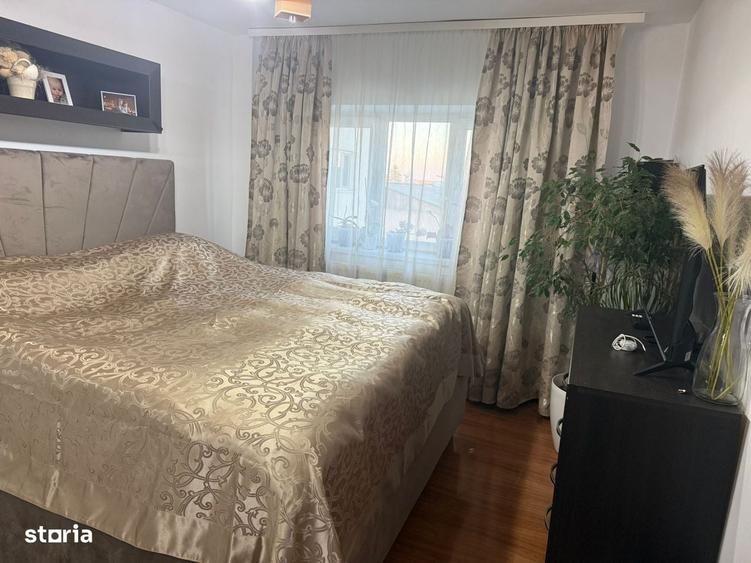 Apartament cu 3 camere decomandat, mobilat în Micro 5