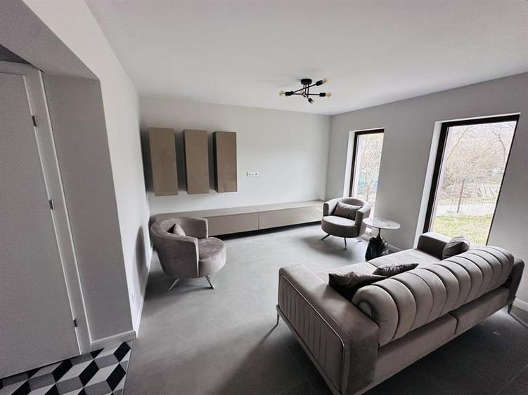 Casa de lux 4 camere 3 bai curte in Cisnadie - 1