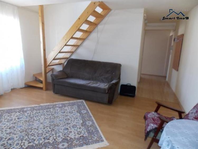 Apartament cu 5 camere semidecomandat în Vasile Aaron