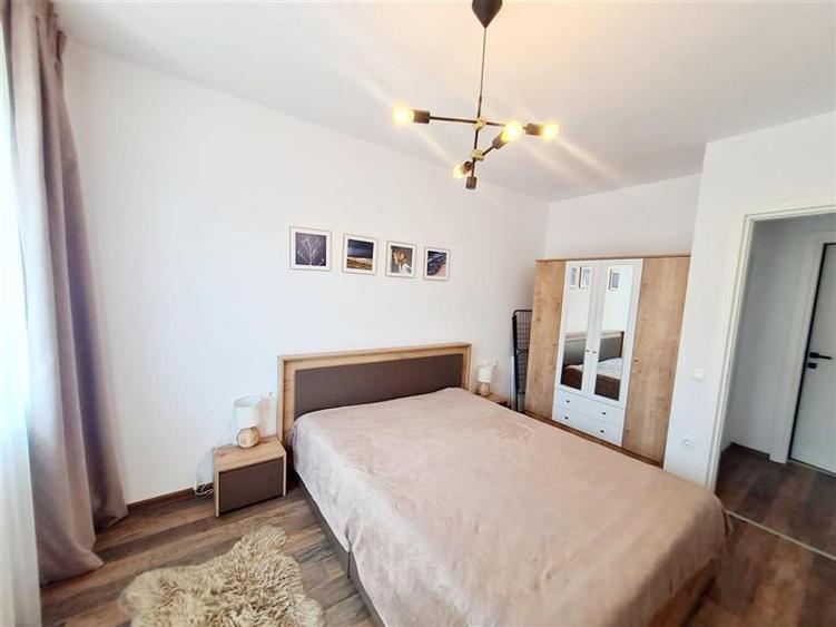 Apartament cu 2 camere decomandat în Tractorul