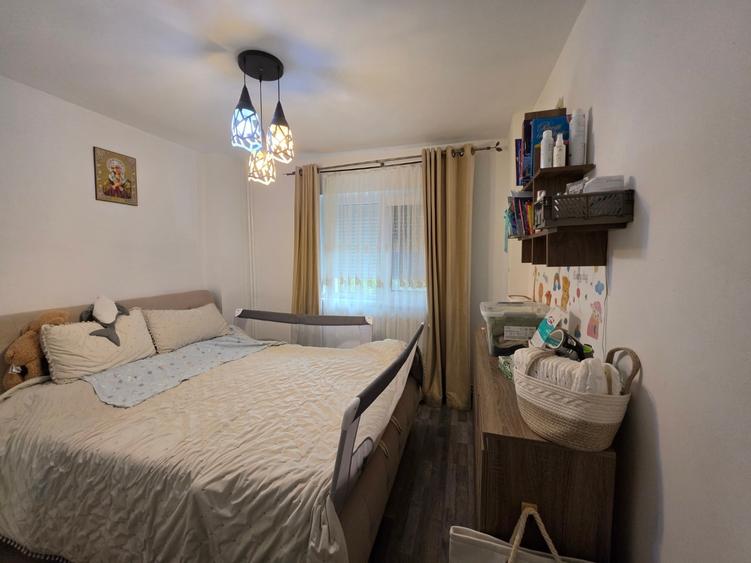 Apartament cu 3 camere semidecomandat în Dristor