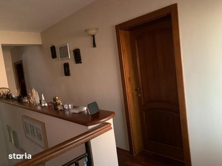 Casă cu 8 camere cu Teren 450 Mp în Clinceni
