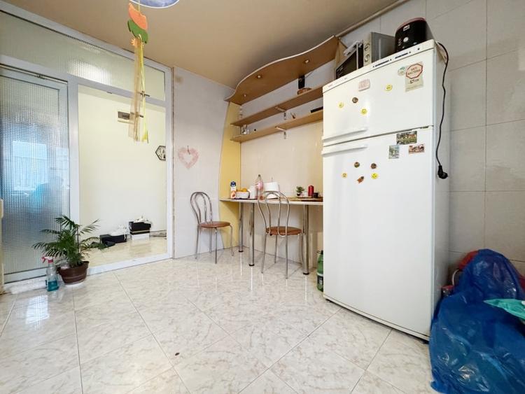 Apartament cu 3 camere decomandat, mobilat în Soarelui