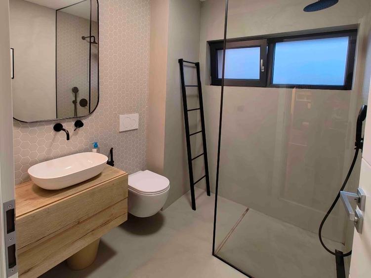 Apartament cu 3 camere decomandat, mobilat în Bună Ziua