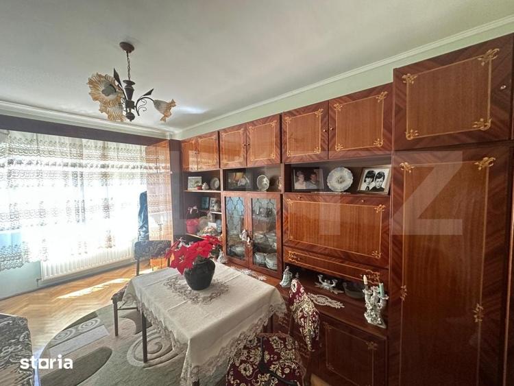 Apartament cu 4 camere decomandat în Micro 16