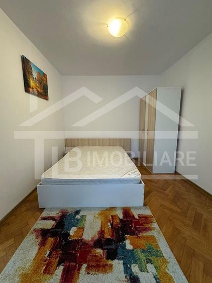 Apartament cu 3 camere semidecomandat în 7 Noiembrie