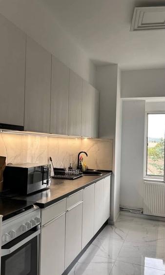 Apartament cu 2 camere decomandat, mobilat în Central — fotografia 3