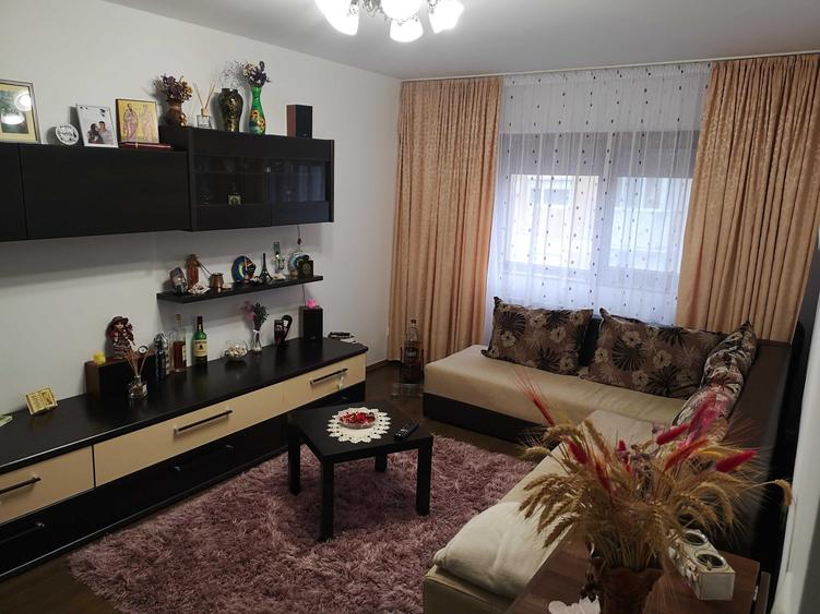 Apartament cu 2 camere decomandat în Micro 17