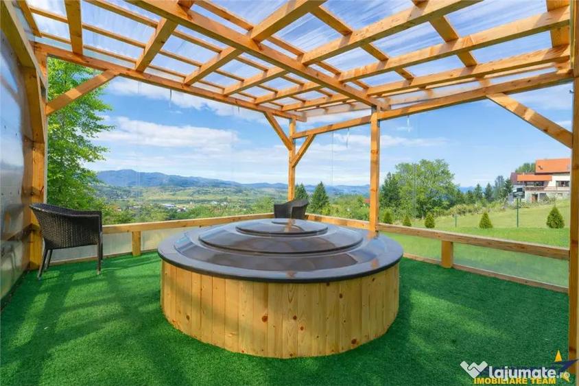 Casă cu 8 camere cu Teren 1100 Mp în Sohodol