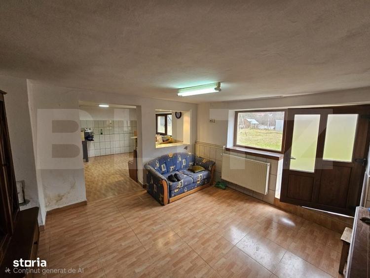 Casă cu 4 camere decomandat în Gura Roșiei