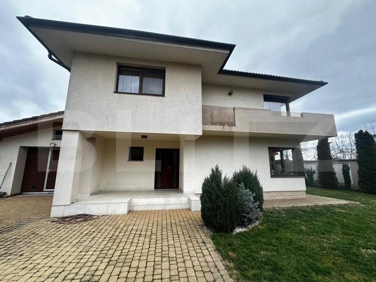 Casă individuală cu 4 camere cu Canalizare în Micești