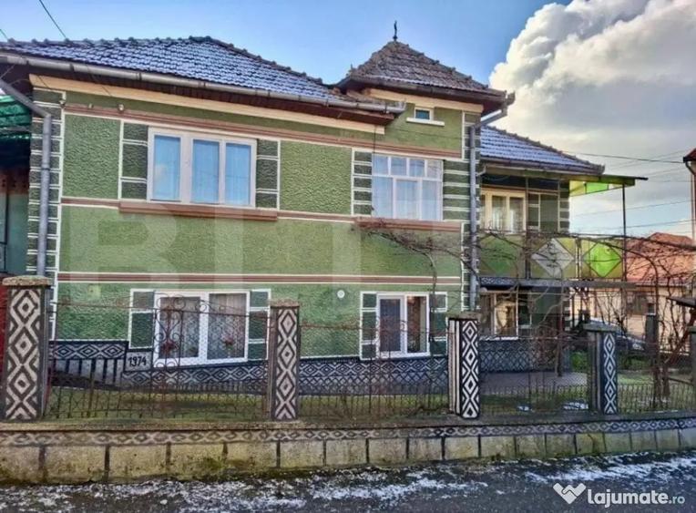 Casă cu 4 camere cu Teren 424 Mp în Central