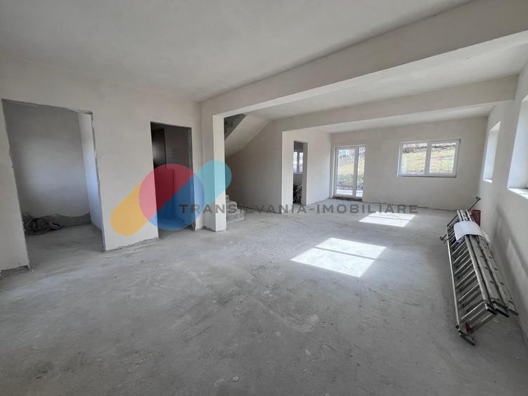 Casă individuală cu 4 camere cu Canalizare în Dezmir