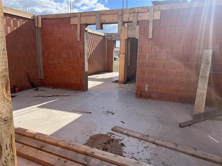 Casă individuală cu 5 camere cu Teren 230 Mp în Sântandrei