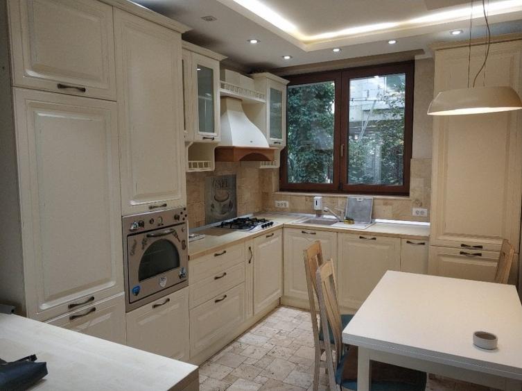 Apartament cu 3 camere decomandat, mobilat în Central