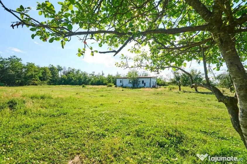 Casă cu 1 camere cu Teren 1100 Mp în Budeasa