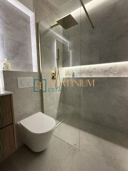 Apartament cu 3 camere semidecomandat, mobilat în Ultracentral